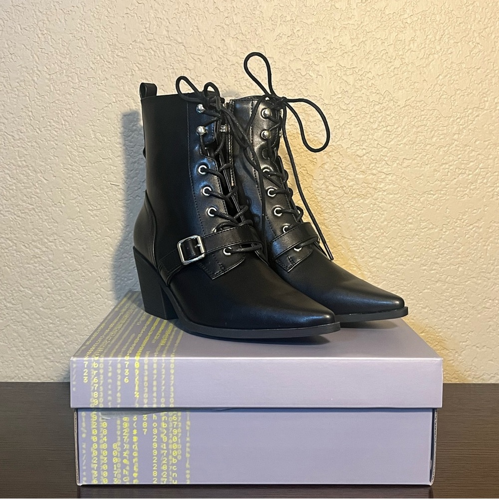 US 8/UK 6 WOMEN'S Black Boots